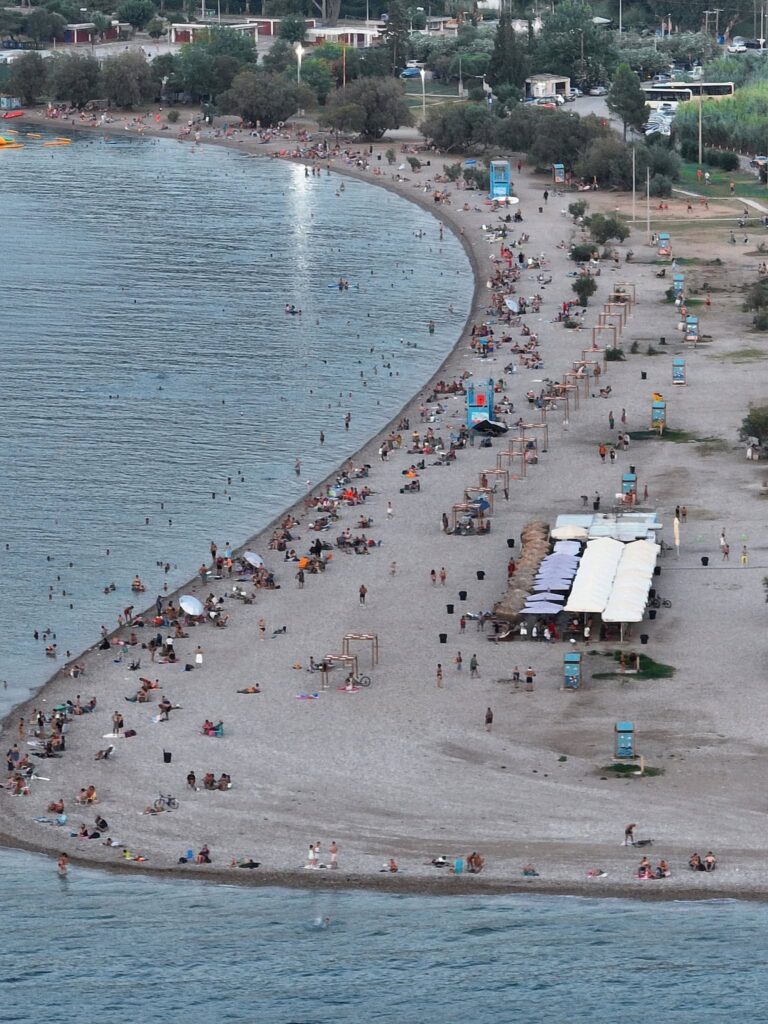 το αδιαχωρητο στην Πλαζ της Πάτρας